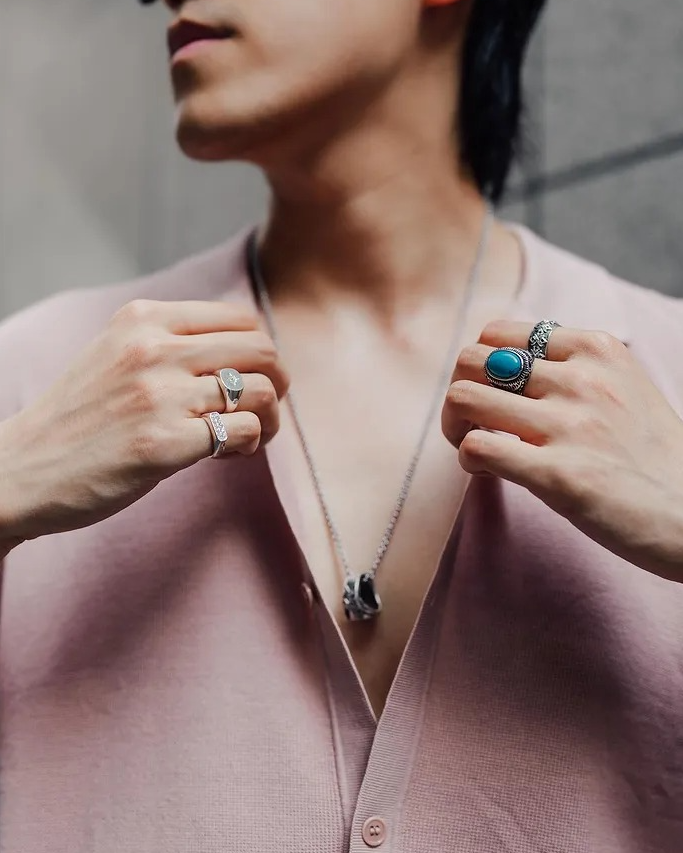 Top 6 men's fashion accessories that are indispensable in your wardrobe