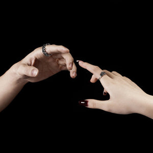 Is it okay to wear 2 rings on 2 hands? Important notes you need to know