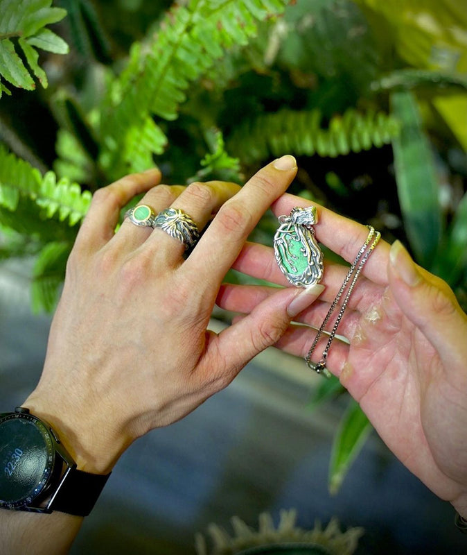 한 손가락에 반지를 두 개 끼는 것은 무슨 뜻인가요?