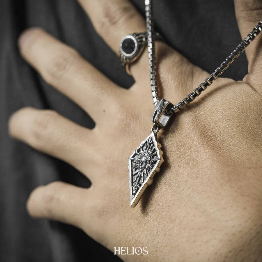 검게 변하지 않고 은목걸이를 착용하는 비결을 알려드립니다.