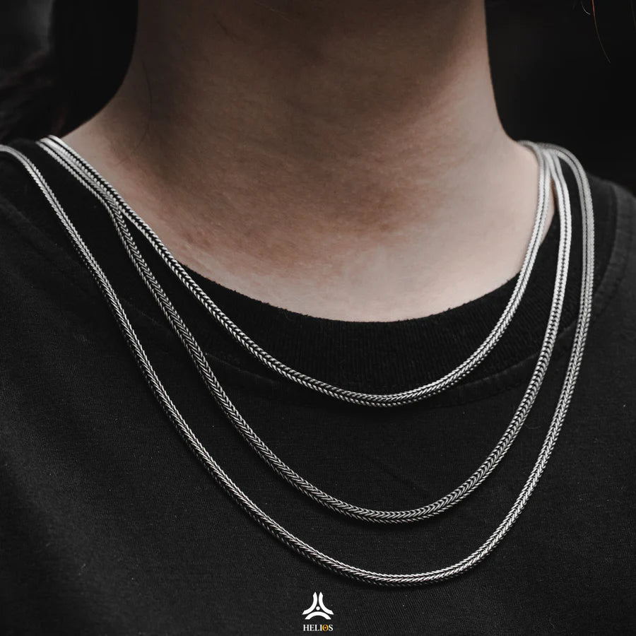 4 simple yet elegant plain necklace designs