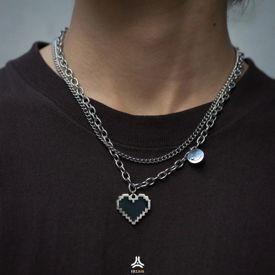 이름이 새겨진 은색 목걸이: 사랑하는 사람을 위한 의미 있는 선물