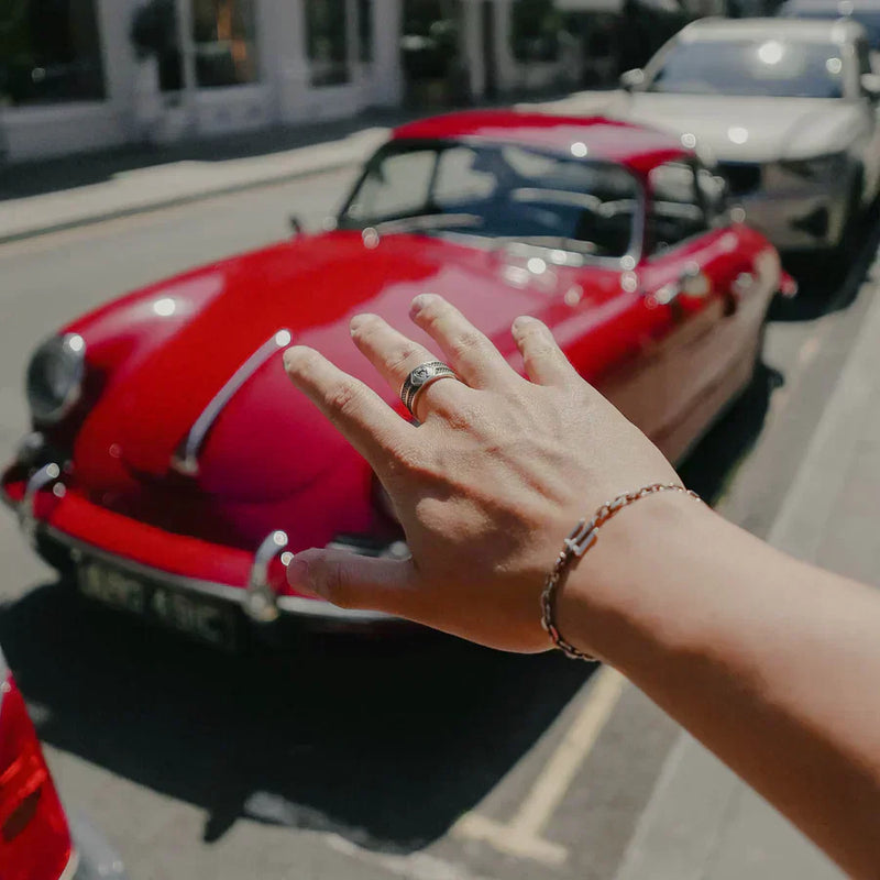 Top 5 mẫu nhẫn nam nhỏ gọn, đáng mua nhất hiện nay