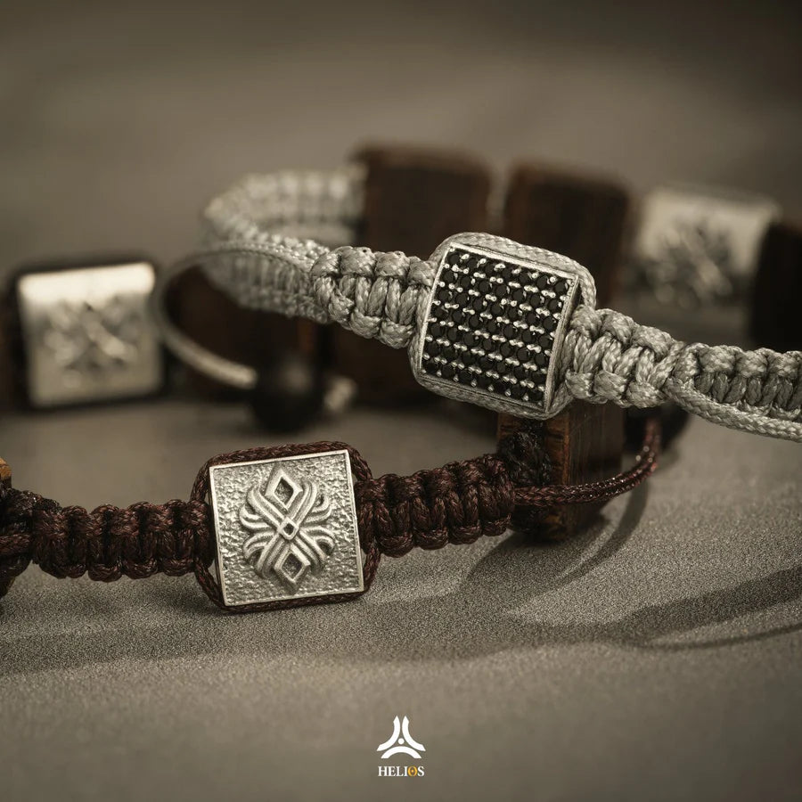 풍수 팔찌를 착용하기에 적합한 손은 어느 쪽일까?