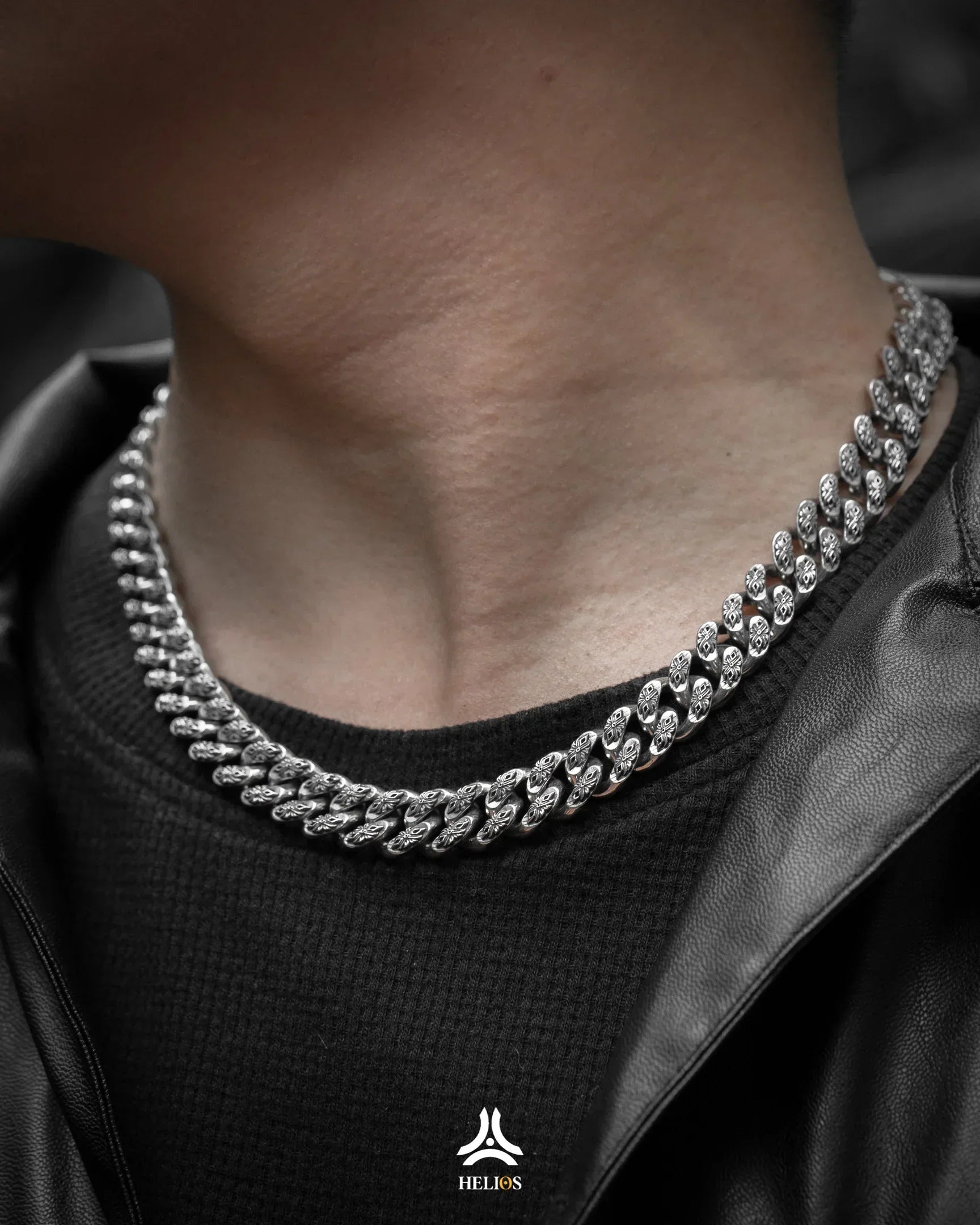 남성을 위한 아름답고 고급스럽고 독특한 실버 목걸이