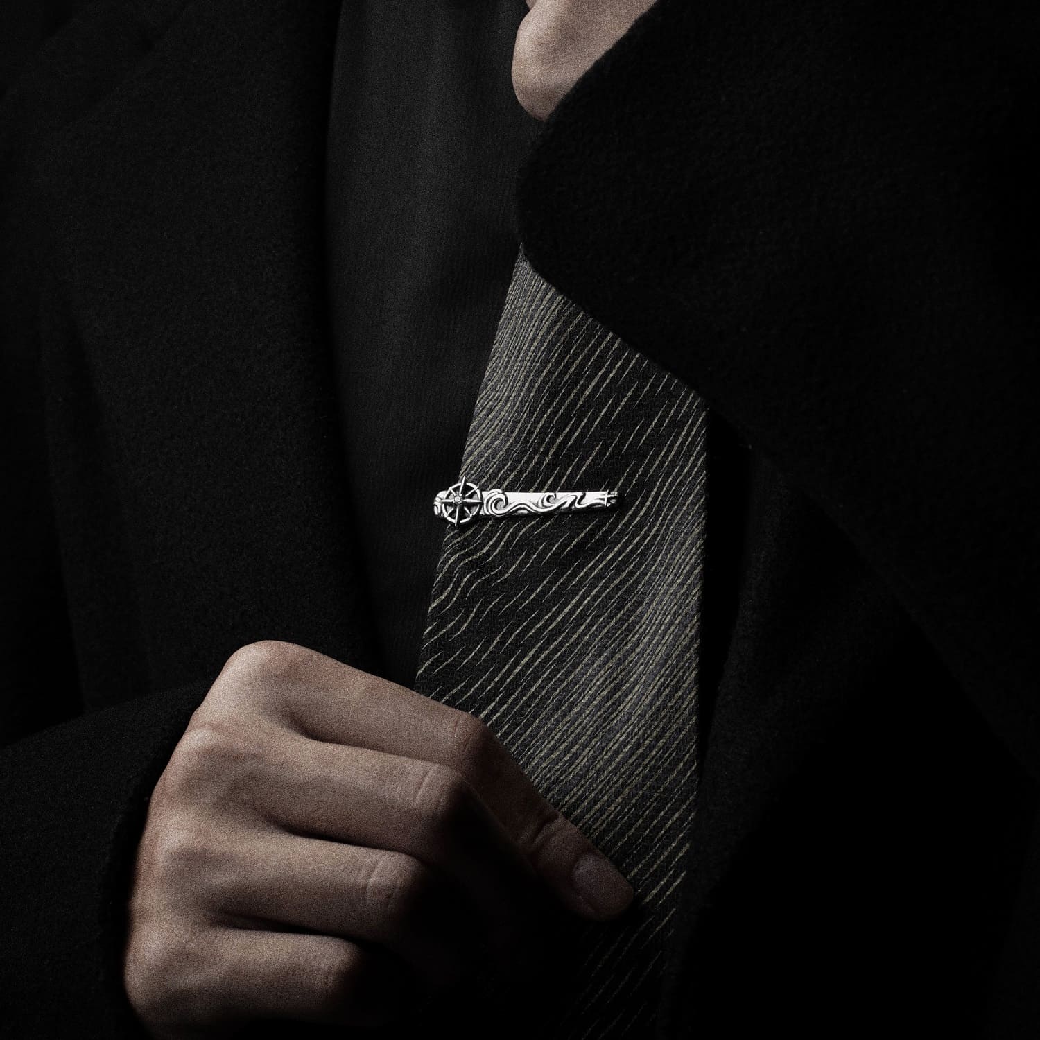 6 món phụ kiện vest không thể thiếu cho nam giới