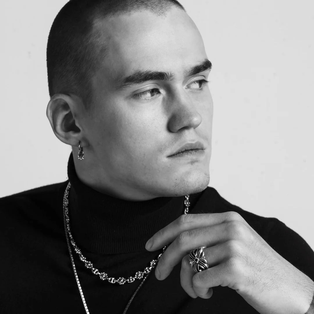 Meaning of wearing one earring, suitable earring styles