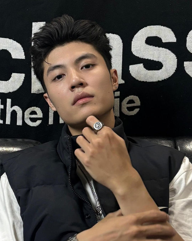 남자들이 검지에 끼는 반지의 의미는 무엇인가요? 반지는 왼손에 끼는 게 좋을까요, 오른손에 끼는 게 좋을까요?