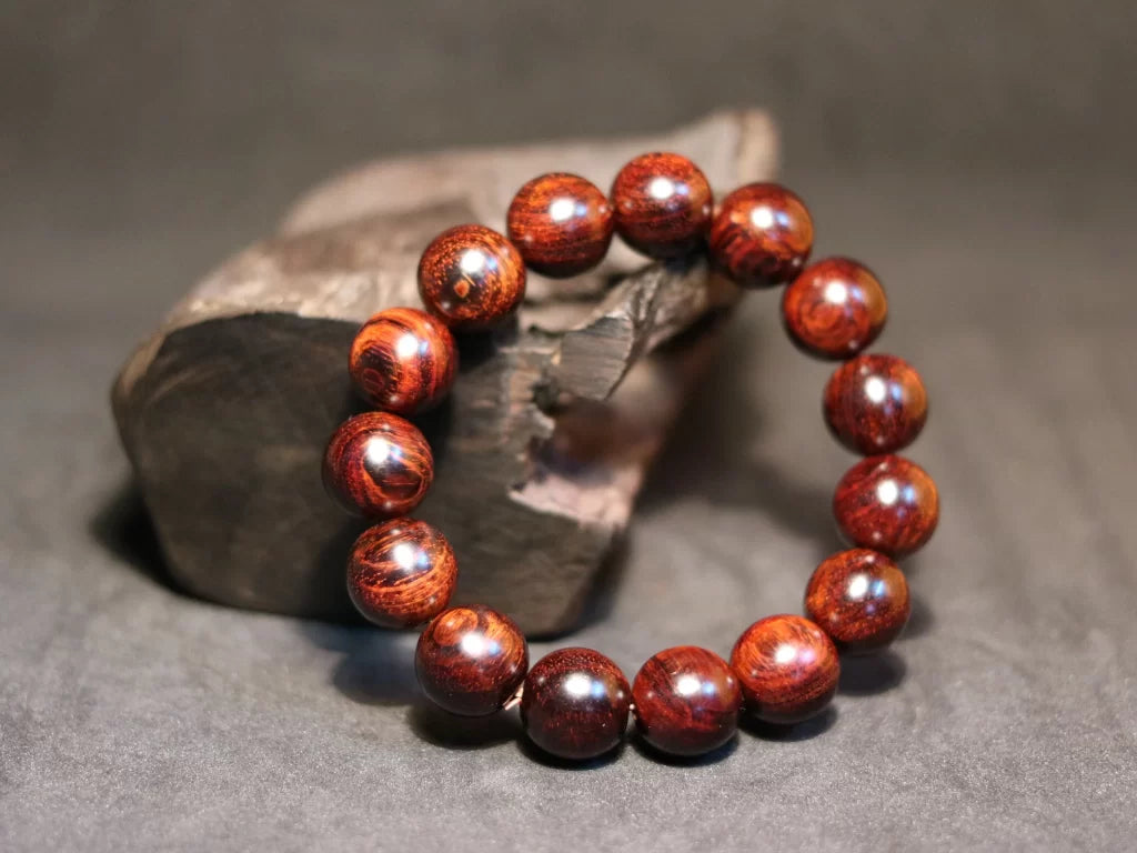 불의 원소를 가진 사람도 침향 팔찌를 착용할 수 있나요? 어떻게 하면 자신에게 맞는 팔찌를 고를 수 있을까요?