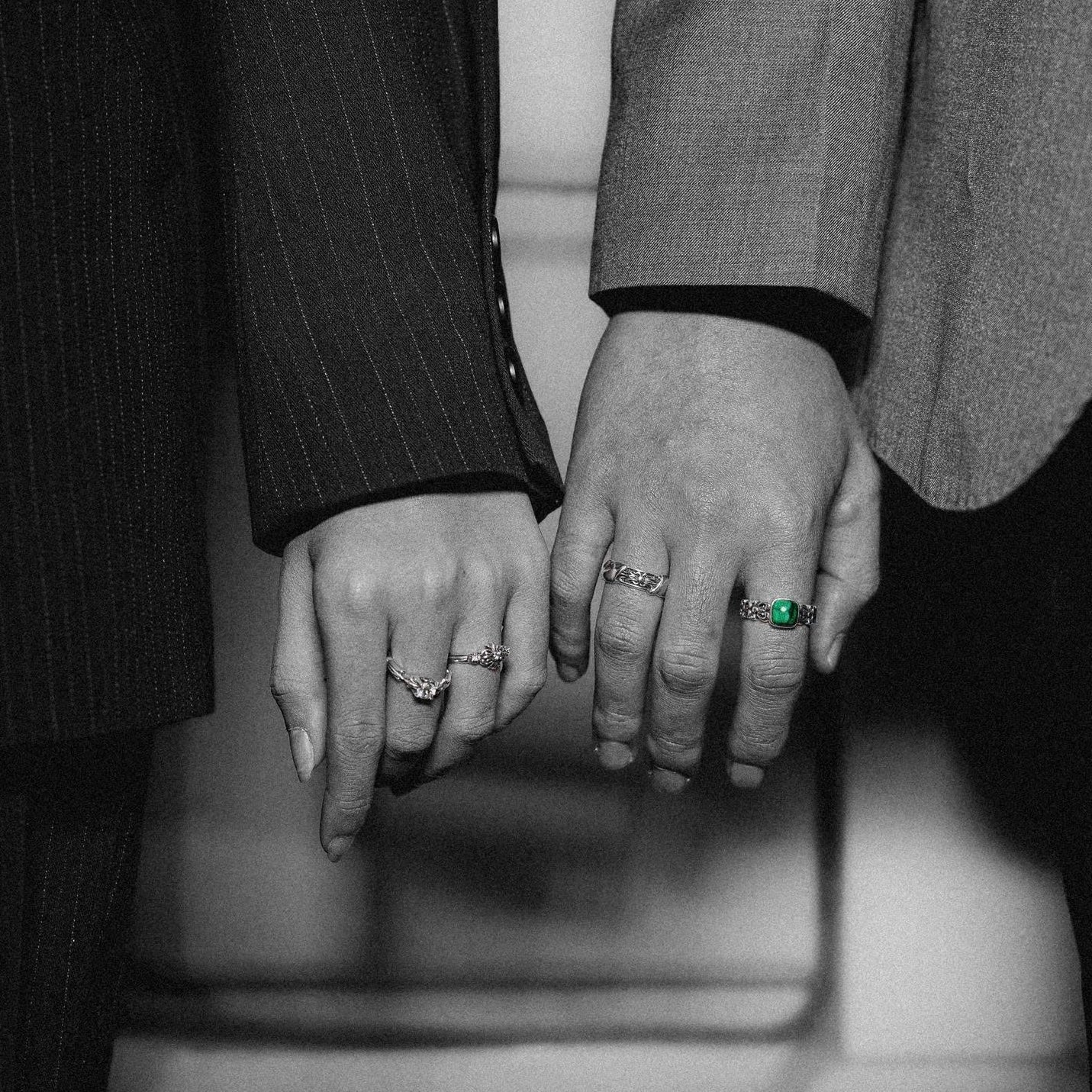 Nhẫn đôi và cảm giác “Điện chạy trong tim”