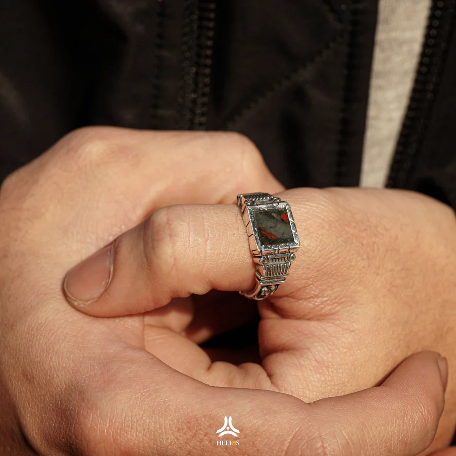 남성용 엄지 반지 - 스타일, 의미 및 독특한 반지 디자인