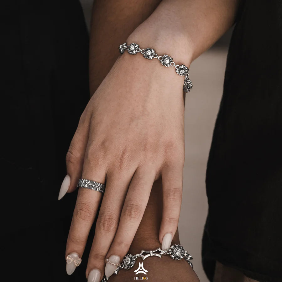 Which hand should girls wear silver bracelets on? How to choose the right silver bracelet