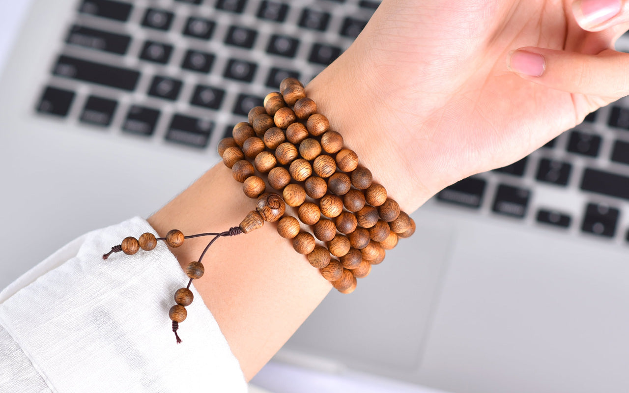 Explain the meaning of agarwood bracelets